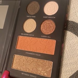 Laura Geller makeup palette